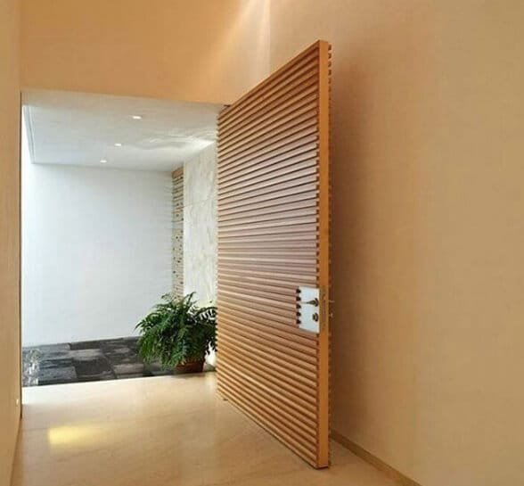 Porta pivotante de madeira maciça estilo brise Porta pivotante de madeira maciça estilo brise