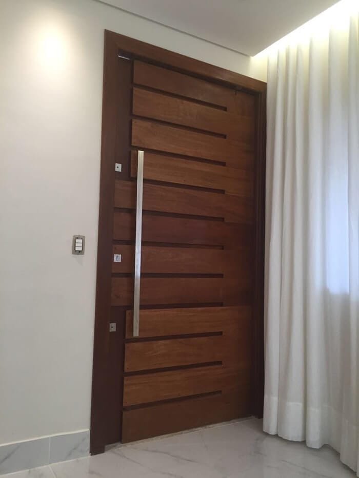 Porta modelo Dubai com abertura pivotante