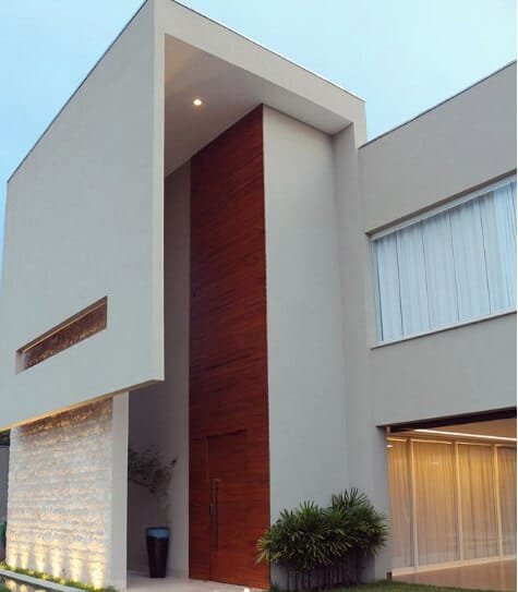 Porta especial com 10 metros de altura