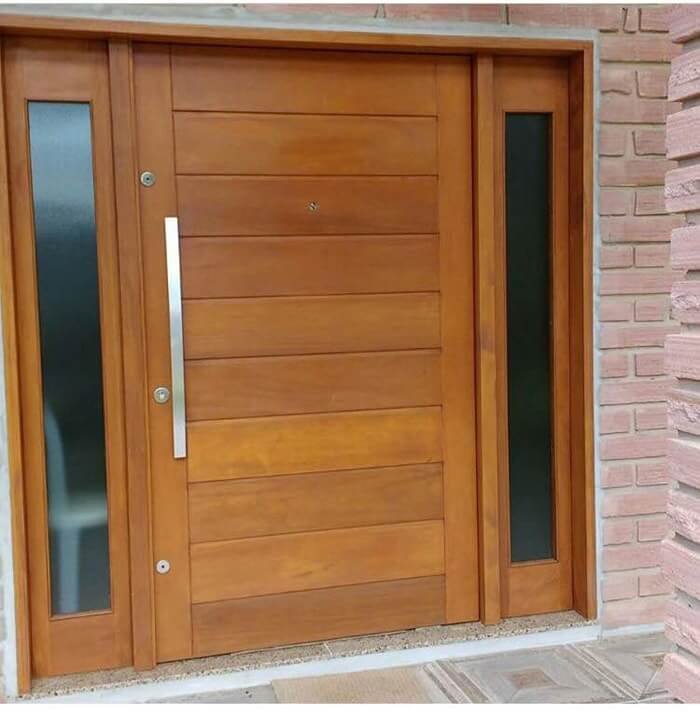 Porta com dois cantos fixos de vidro na lateral