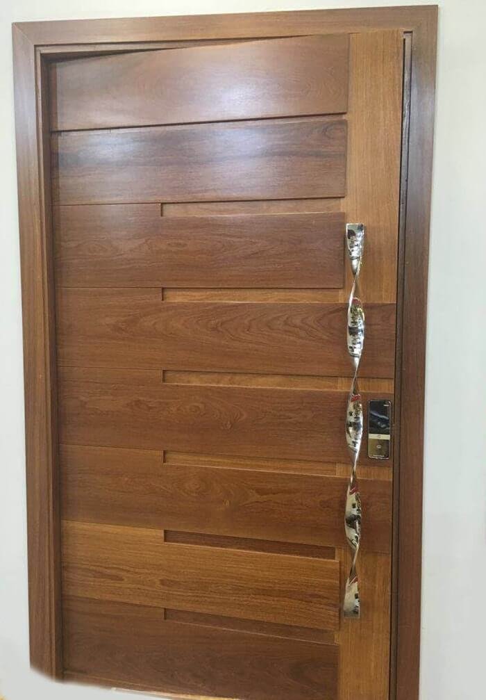 Porta pivotante de madeira maciça modelo Dubai