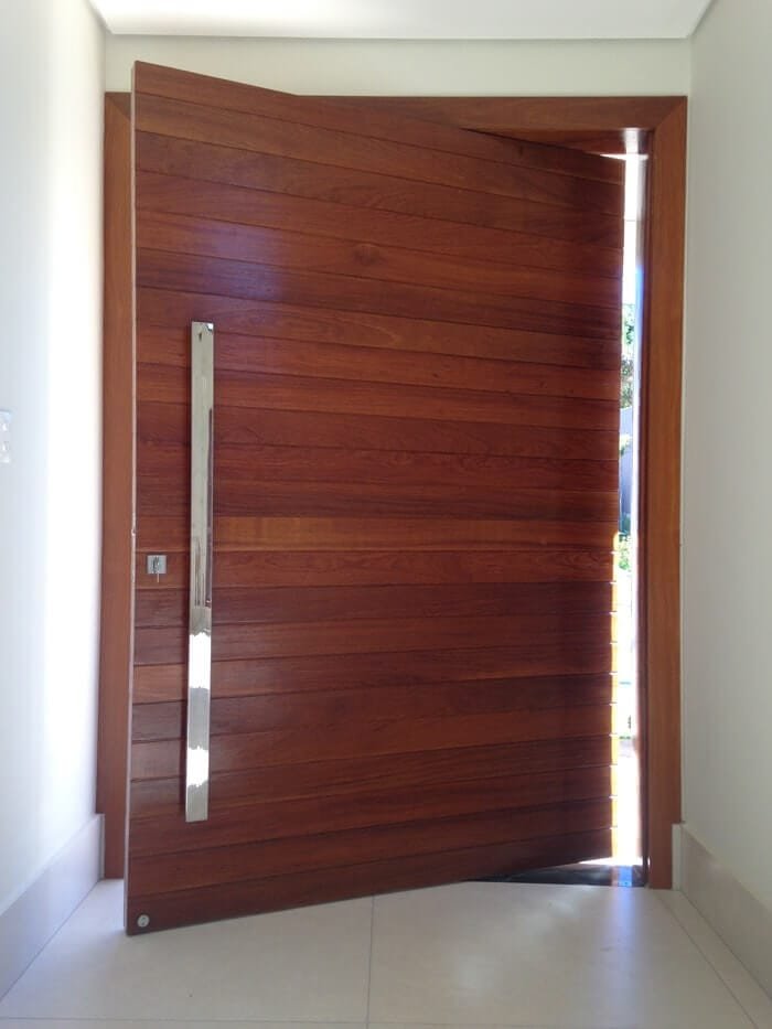 Porta de madeira com 160 de largura