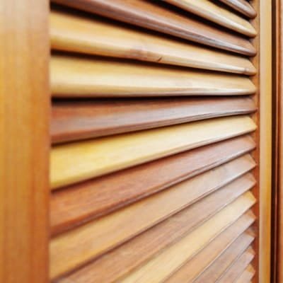 Veneziana de madeira